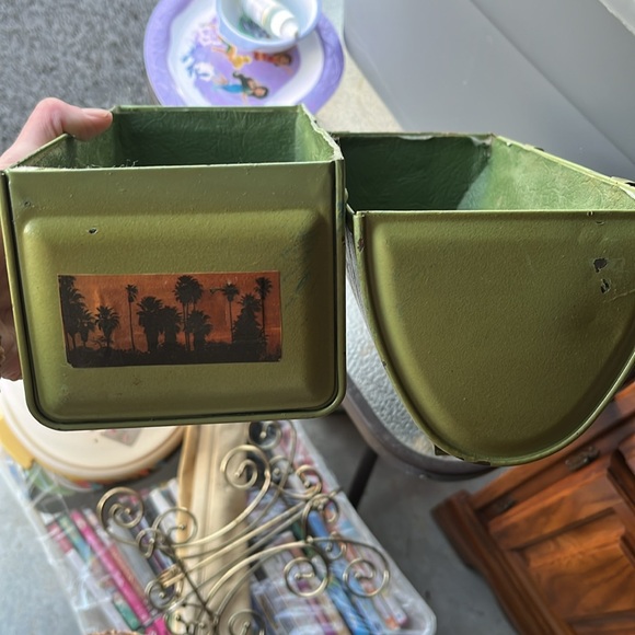 Antique metal MCM lunchbox with handle. - Picture 5 of 5